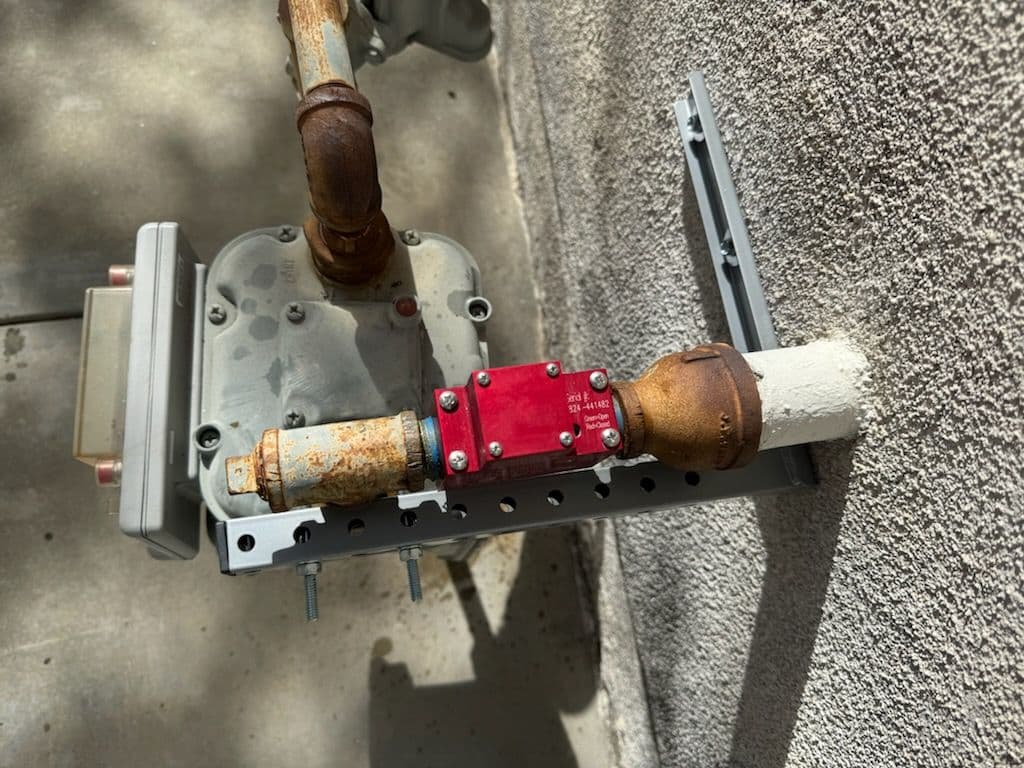 Gallery photos for Enhance Safety with Earthquake Gas Shut-Off Valve: Image #2
